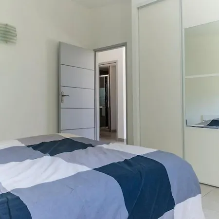 4 Personnes U Pinu, Piscine Partagée, 6 Kms De Vecchio *